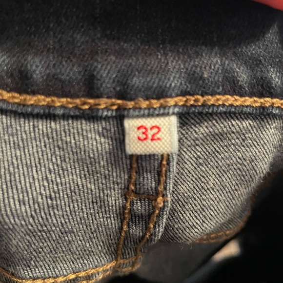 Levi Dark Wash shorts - Picture 3 of 3